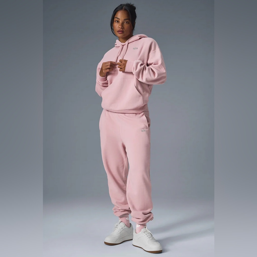 **NWT**Alo Ballet pink Accolade Sweatpants